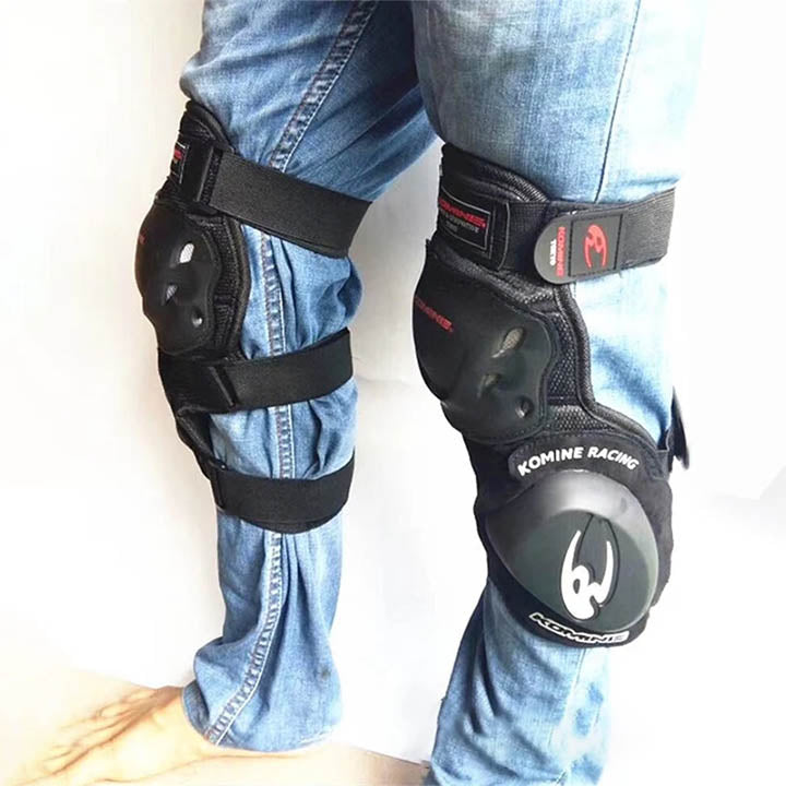 Genouillère moto sur jean